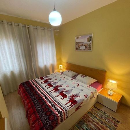 Ergi'S Host Apartment Tirana Buitenkant foto