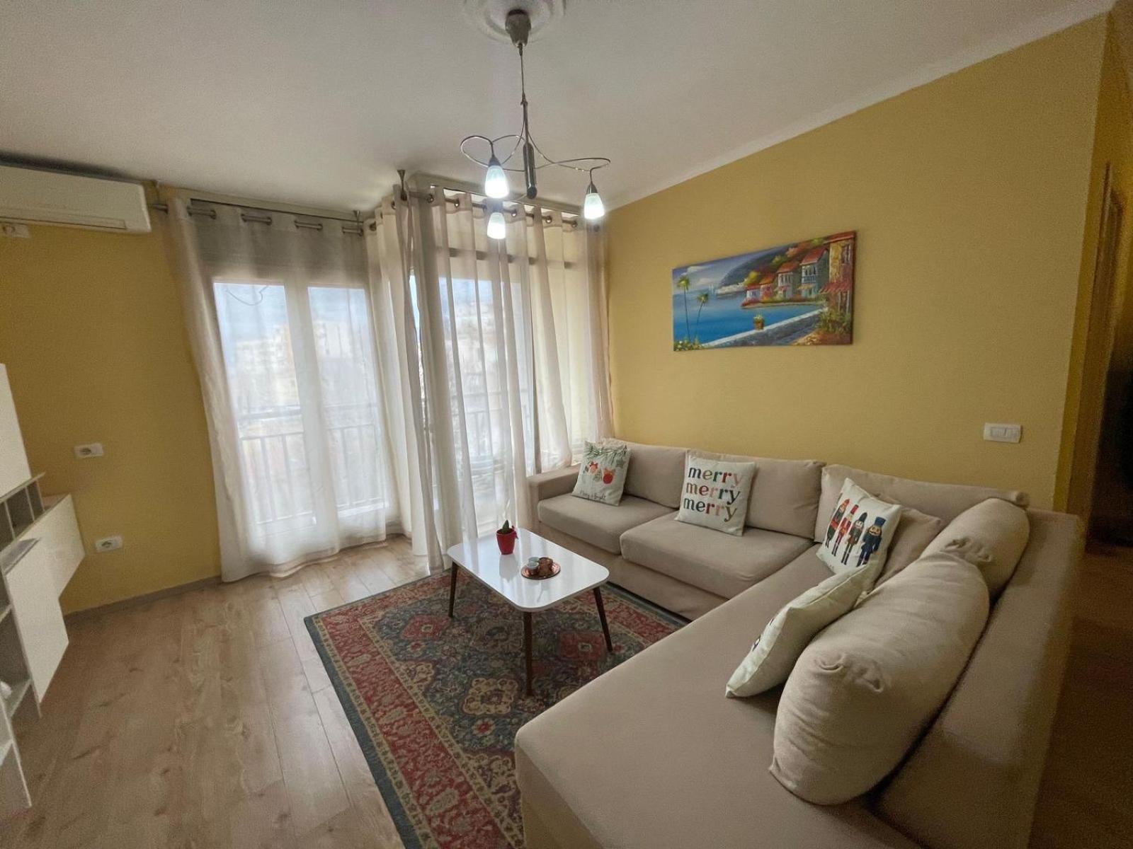 Ergi'S Host Apartment Tirana Buitenkant foto